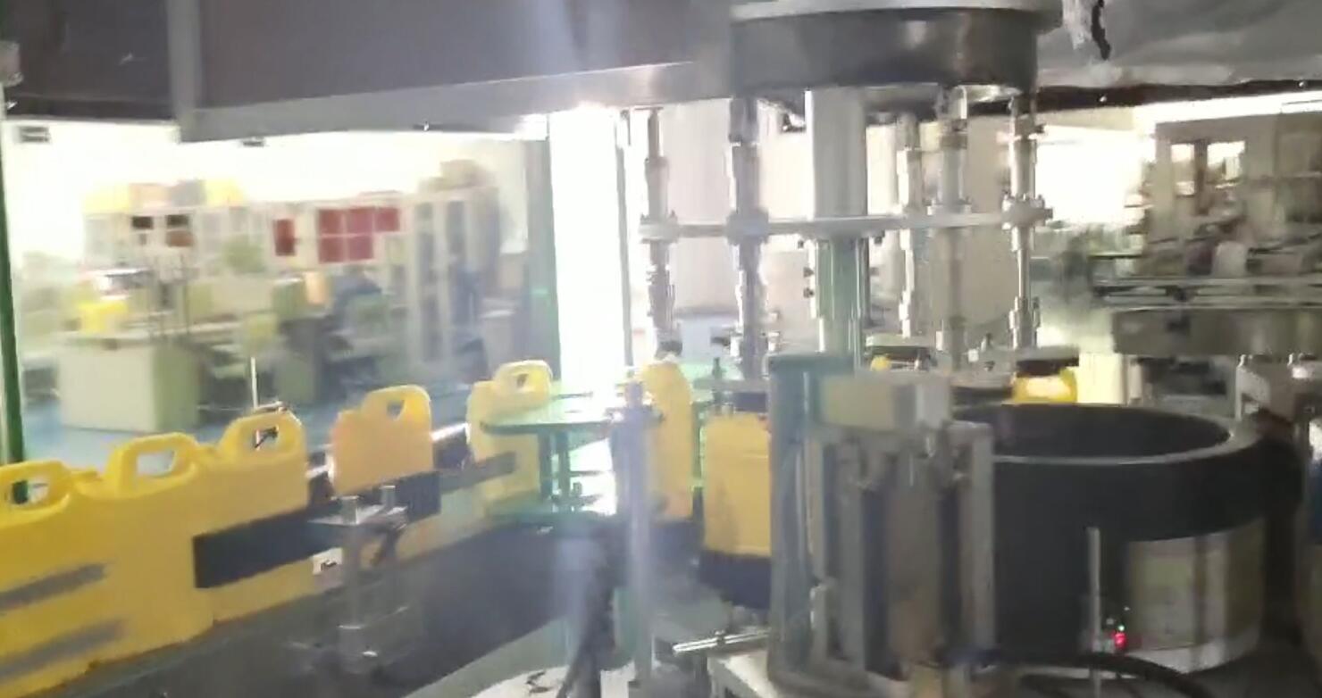 Fully servo rotating fixed adhesive